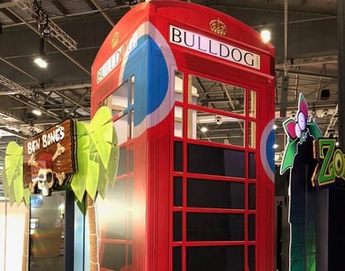 Bulldog phone booth 3D Re-board display (2)