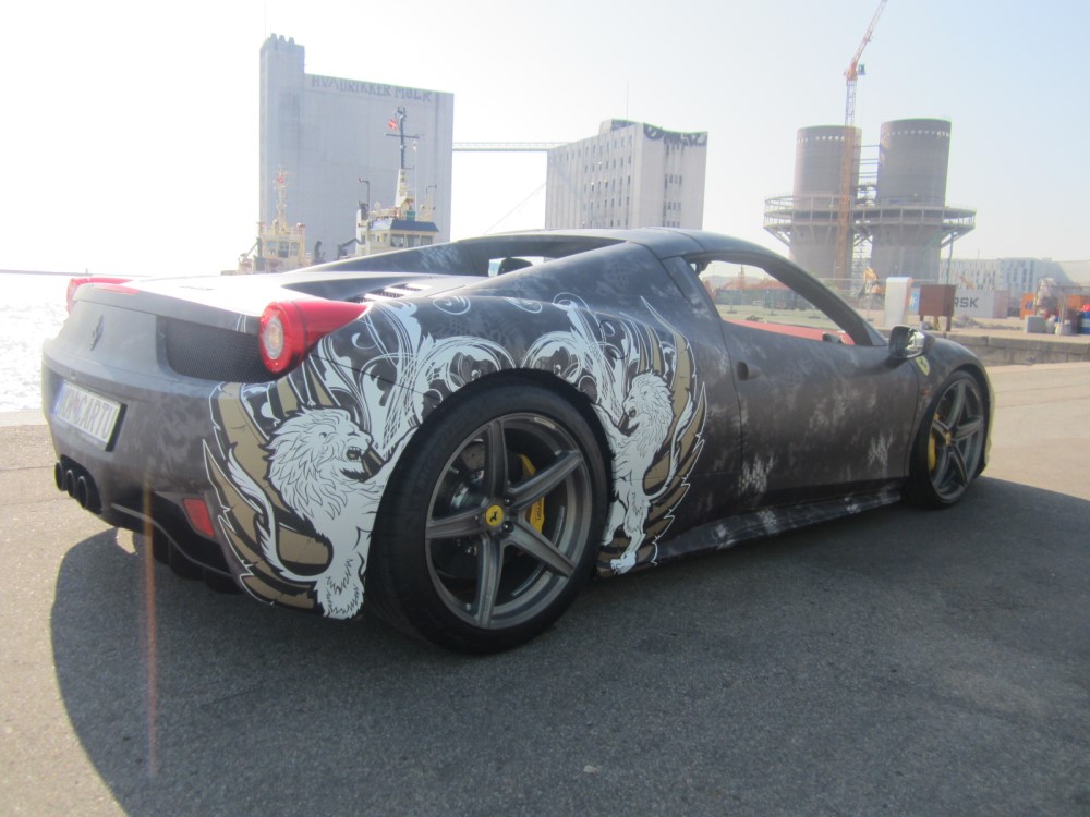 Ferrari-Snake-Skin-Supercar-Wrap-Gumball-3000-Rally-Raccoon